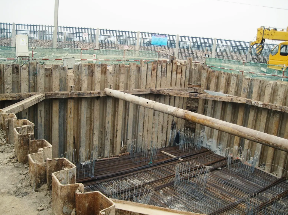 江岸建筑基础施工中基坑（基槽）有哪些支护方式？